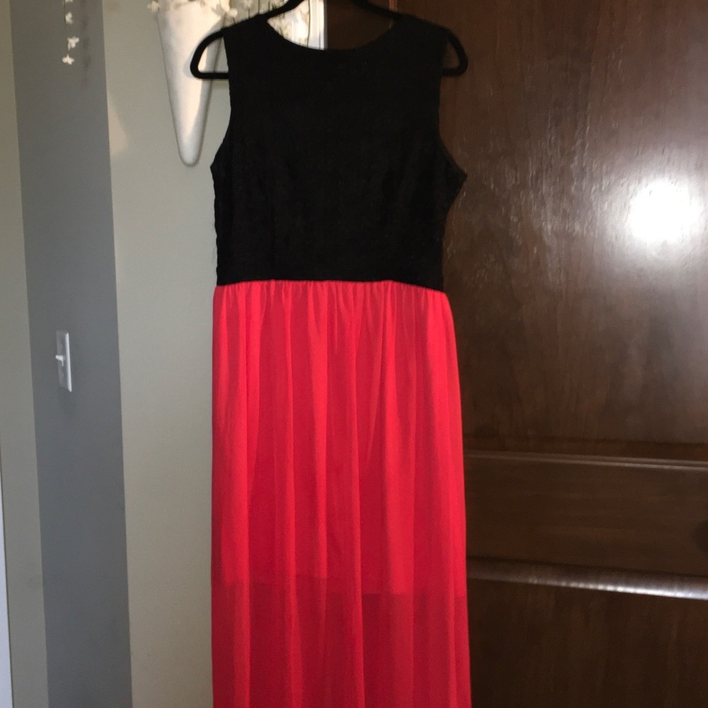 Chic Black and Red Maxi Dress NWOT - Picture 4 of 4